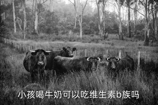 一個吃奶一個吃b,寶寶吃奶時為什么一挺一挺的