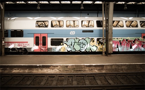 駕車年齡最高限制，我國(guó)機(jī)動(dòng)車駕馭員的最高年齡不能超過多少歲